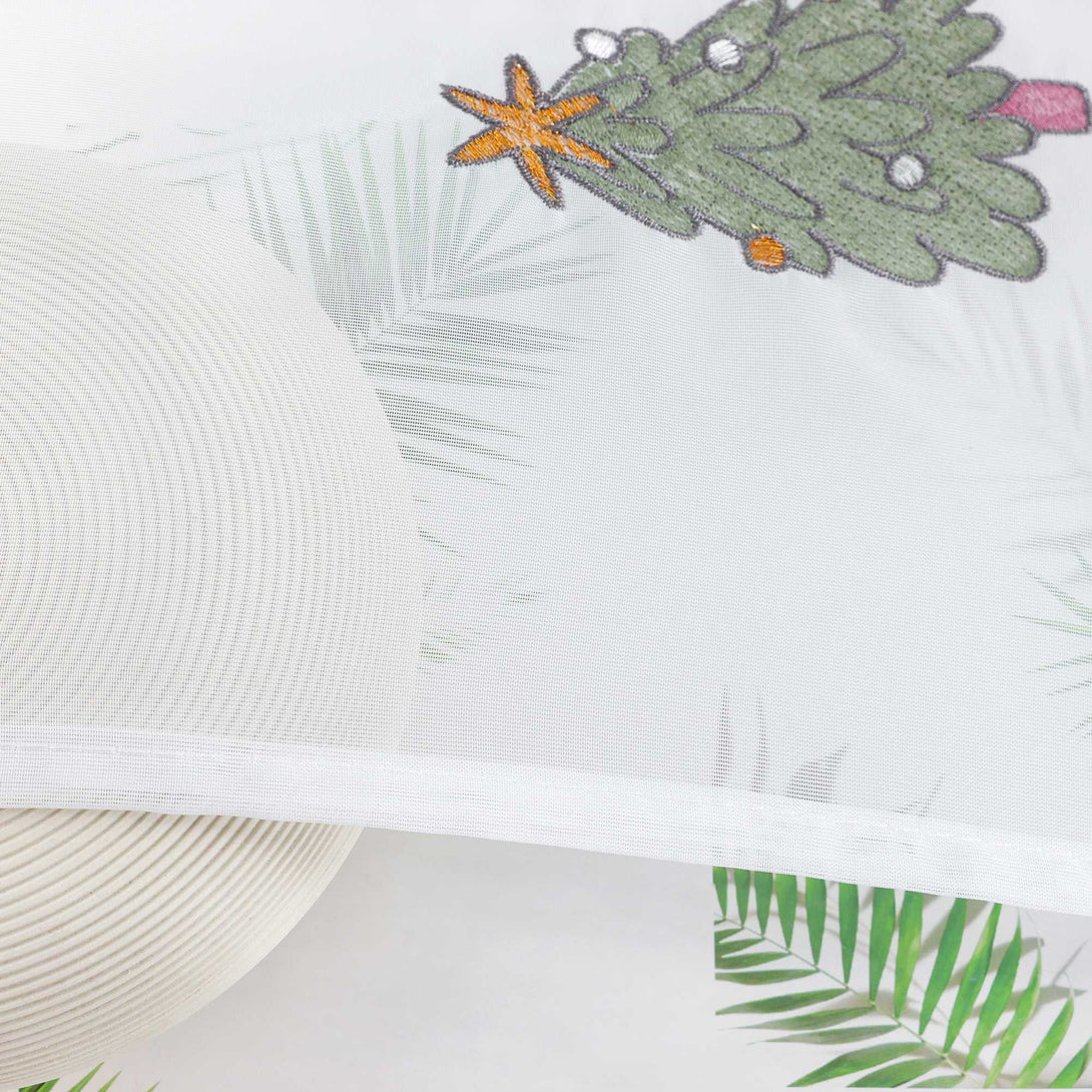 Scheibengardine Weihnachten Transparent Polyester mit rotem Rand und Stickerei Tannenbaum Weihnachtskugeln - Joyswahl