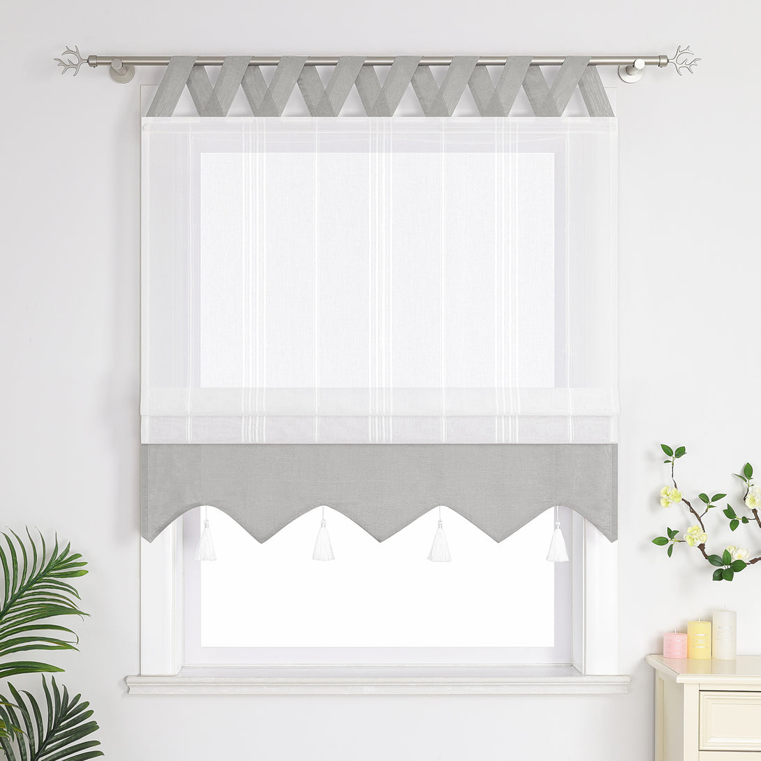 Graue und weisse Raffrollo Gardine mit Quasten und Schlaufen, halbgeschlossene Vorhänge können Fenster nicht vollständig abdecken, - perfekt für eine stilvolle Fensterdekoration.